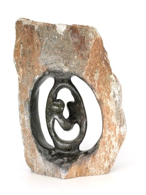 Stenen beeld ruwe lover familie 2 personen, 17 cm hoog, zwart