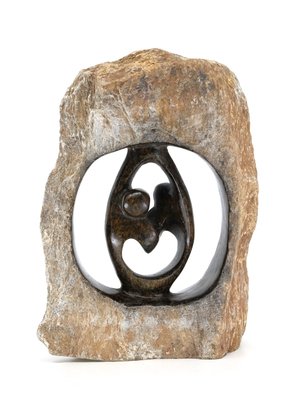Stenen beeld ruwe lover familie 2 personen, 17 cm hoog, bruin