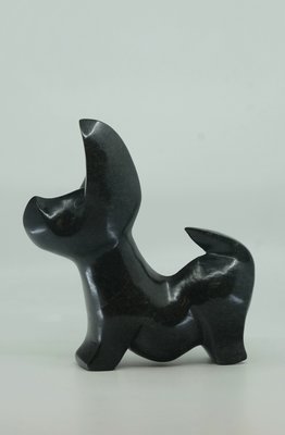 Stenen beeld uniek dier, Dog, Kambue Benaya, Tengenenge