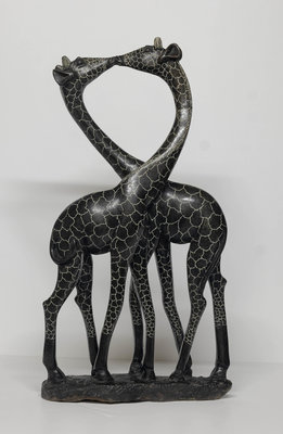 Stenen beeld uniek dier, Giraffe couple