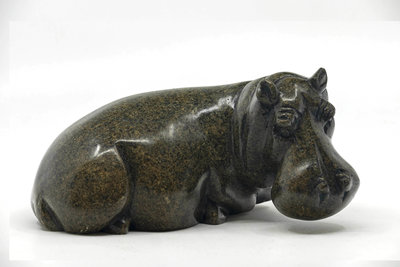 Stenen beeld nijlpaard liggend 1 dier, 10 cm hoog, zwart