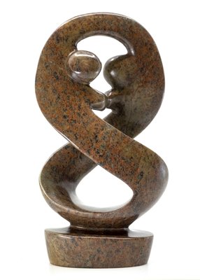 Stenen beeld twisted lover familie twee personen 20 cm hoog, groen
