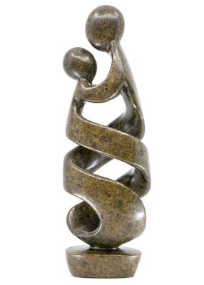 Stenen beeld twee personen moeder en kind 36 cm hoog, bruin