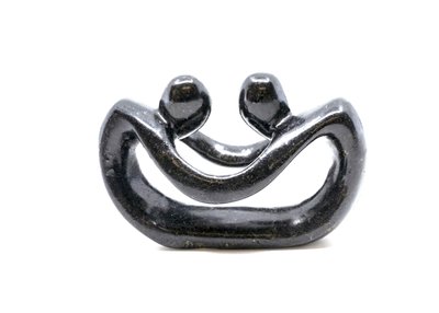 Stenen beeld pulling lovers twee personen 5 cm hoog, zwart