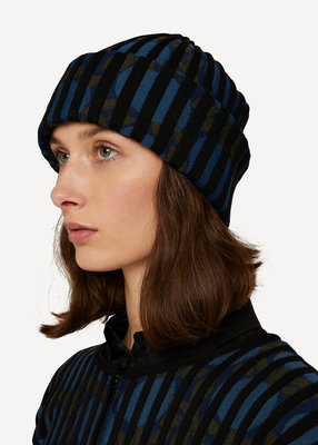 Oleana Muts 513OW Late night blueberry