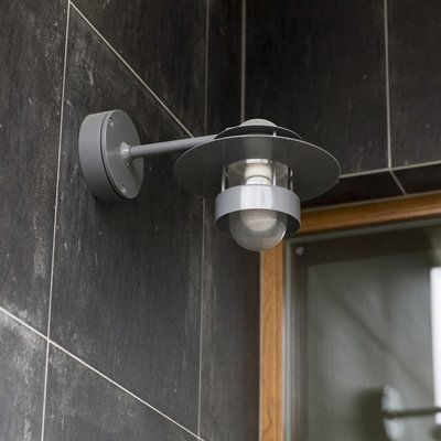 Louis Poulsen buitenlamp Albertslund Wand wit lang model