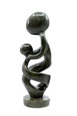 Stenen beeld moeder en kind 19 cm hoog, groen