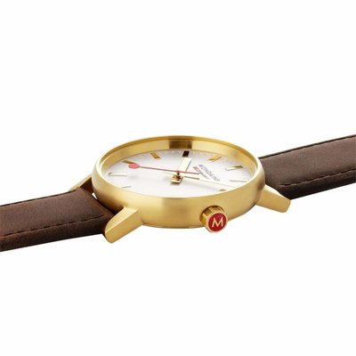 Mondaine Horloge evo2 goud 40 mm. Mondaine Horloge evo2 goud 40 mm.