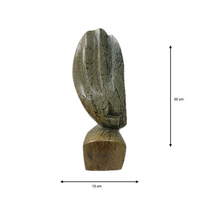 Stenen beeld, Shy guy, Fruit serpentine 32 cm