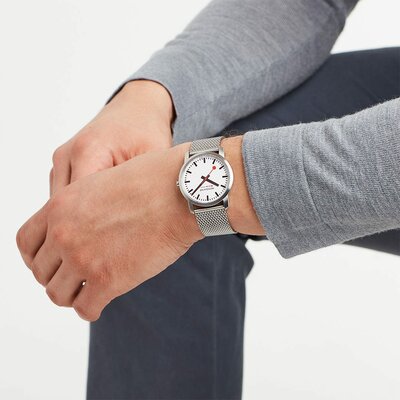 Mondaine Horloge Simply Elegant 36 mm mat Milanese band Mondaine Horloge Simply Elegant 36 mm mat Milanese band