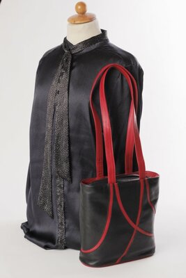 Krista's Lahti standing shoulder bag black, red Krista's Lahti standing shoulder bag black, red