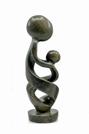 Stenen beeld moeder en kind 19 cm hoog, groen