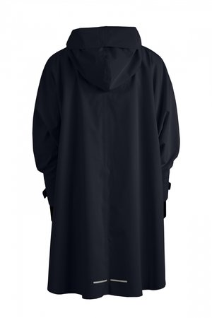 Blaest Poncho model Bergen zwart