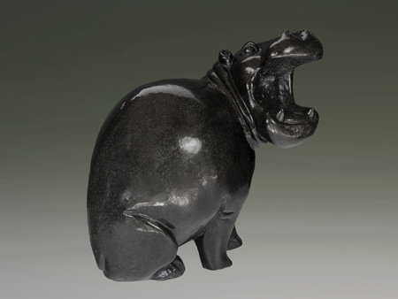 Stenen tuinbeeld uniek nijlpaard staand, Lazy Hippo, stenen dier zwart