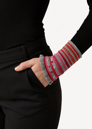Oleana Wristlets 347 D licht grijs