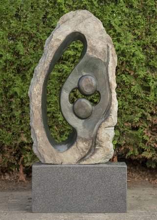 Stenen tuinbeeld ruwe lover familie 2 personen, 101 cm hoog, groen