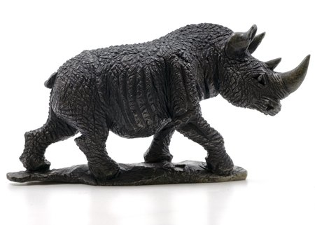 Stenen beeld neushoorn ruw 1 dier, 10 cm hoog, zwart