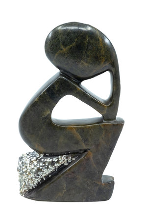 Stenen beeld denker zittend abstract 1 persoon, 16 cm hoog, groen