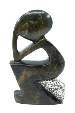 Stenen beeld denker zittend abstract 1 persoon, 16 cm hoog, groen