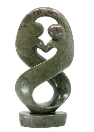 Stenen beeld twisted lover familie twee personen 25 cm hoog, groen
