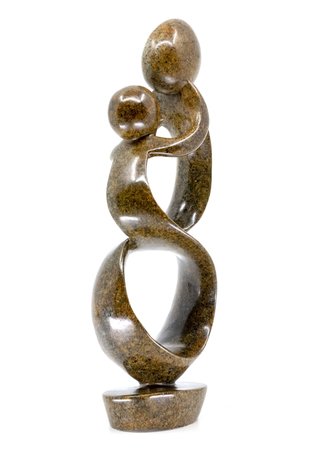 Stenen beeld twee personen moeder en kind 36 cm hoog, bruin