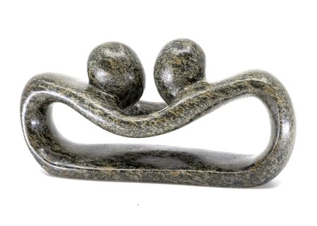 Stenen beeld pulling lovers twee personen 11 cm hoog, groen