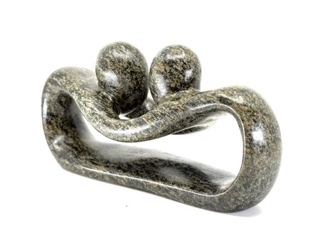 Stenen beeld pulling lovers twee personen 11 cm hoog, groen