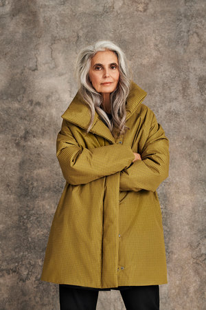 Two Danes winter jas model Ode kort model olijf