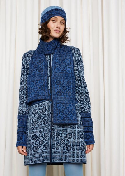 Oleana sjaal 805F2 blauw op blauw Oleana sjaal 805F2 blauw op blauw